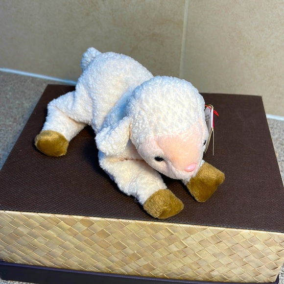 Ty Ewey Lamb Beanie Baby - Picture 3 of 5